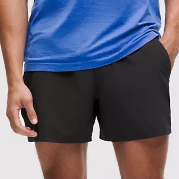 LULULEMON PACE BREAKER LINERLESS 5” BLACK COLOR SHORT SIZE MEDIUM - Picture 1 of 11